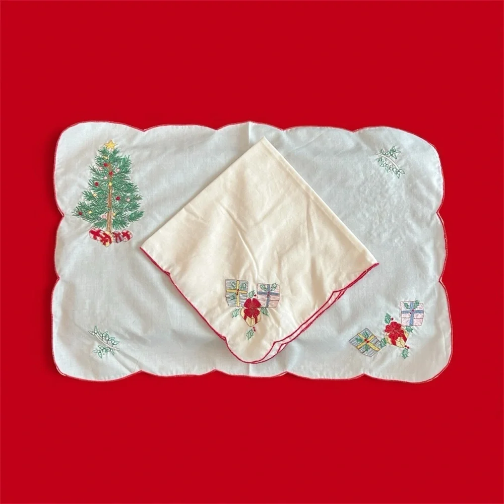 Holiday Embroidered Table Linens Placemat and Napkin Sets (8)